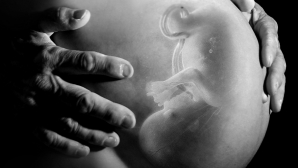 Imagini 4D GREU de redat! Ce se întâmplă cu fătul când mama fumează în timpul sarcinii