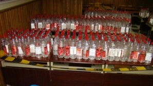 INCREDIBIL. Un bărbat din Stăuceni nu a putut prezenta poliţiei acte pentru 200 de litri de alcool 