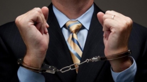 Un avocat, REŢINUT în flagrant. Ce i-a promis unei persoane de la care a luat mii de euro