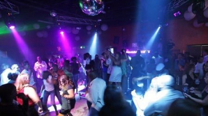 Carnaval în mijloc de Post. Cluburile din Chişinău nu duc lipsă de muşterii (VIDEO)