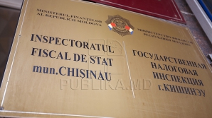 Cozi mari la oficiile Fisc. Unii oameni nu au ştiut că e ultima zi pentru depunerea declaraţiilor
