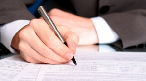 "Ca la moldoveni". 50% din funcţionari au lăsat depunerea declaraţiilor la CNI pentru ultima zi