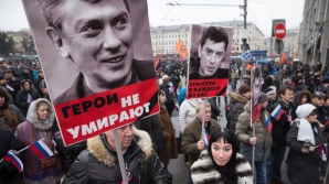 Politicianul Boris Nemţov, omagiat cu marşuri de comemorare la Moscova şi St. Petersburg