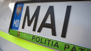 CIRC DE ZILE MARI în plină stradă! BĂTAIA polițiștilor cu o femeie a atras toate privirile (VIDEO)