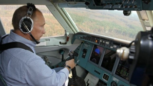 Putin şi-a tras avion din aur. Cui îl mai împrumută