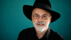 Doliu în lumea literaturii! Scriitorul britanic Terry Pratchett s-a stins din viață