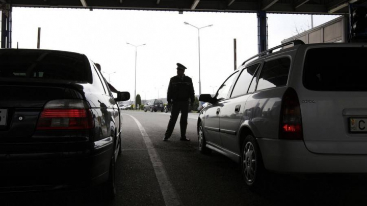 Vameşii români au avut mult de lucru cu maşinile a doi bărbaţi care veneau din Moldova (FOTO)