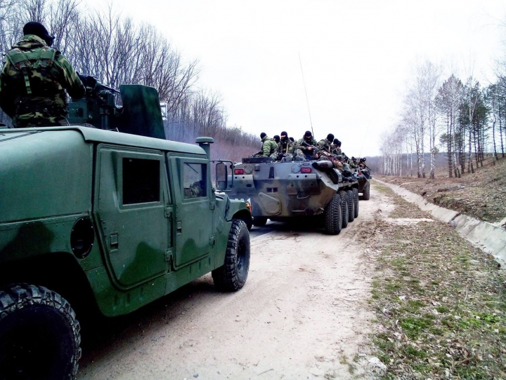 DRUM BLOCAT de militari lângă Chişinău! Explicaţia Armatei Naţionale (GALERIE FOTO/VIDEO)