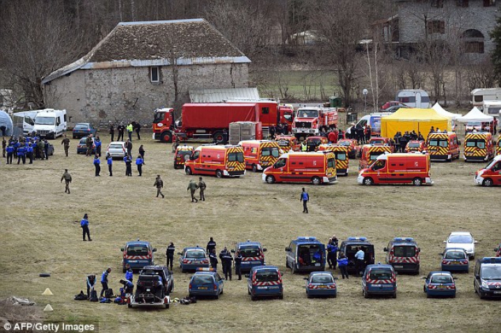 NOI DETALII despre tragedia aviatică din Alpi. Rudele pasagerilor, sfâșiate de durere (FOTO)