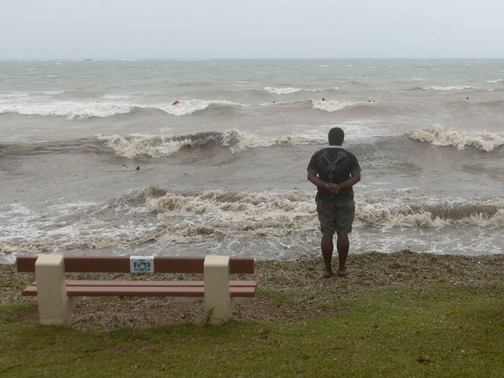 (FOTOREPORT) În lacrimi, locuitorii din Vanuatu se întorc în ruinele lăsate de ciclonul Pam