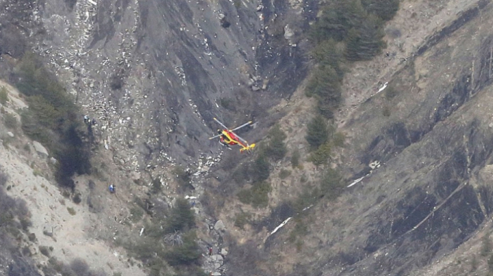 Imagini de la locul tragediei aviatice din sudul Franţei. A fost găsită una dintre cutiile negre (VIDEO)