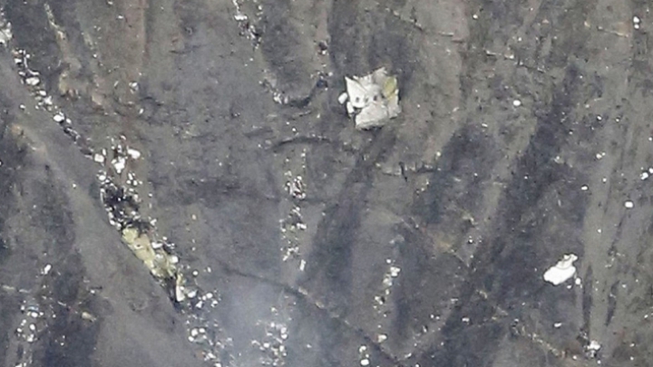 Imagini de la locul tragediei aviatice din sudul Franţei. A fost găsită una dintre cutiile negre (VIDEO)