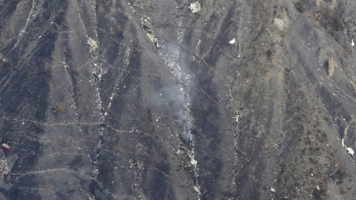 Imagini de la locul tragediei aviatice din sudul Franţei. A fost găsită una dintre cutiile negre (VIDEO)