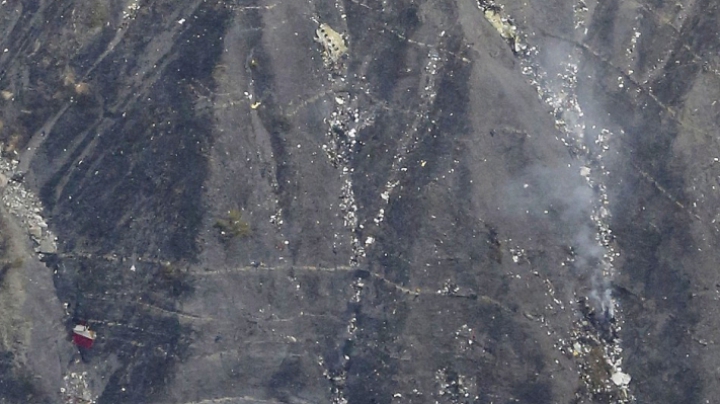 Imagini de la locul tragediei aviatice din sudul Franţei. A fost găsită una dintre cutiile negre (VIDEO)