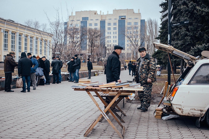 (FOTOREPORT) Viața în Donețk înainte şi după încheierea acordului de Pace de la Minsk