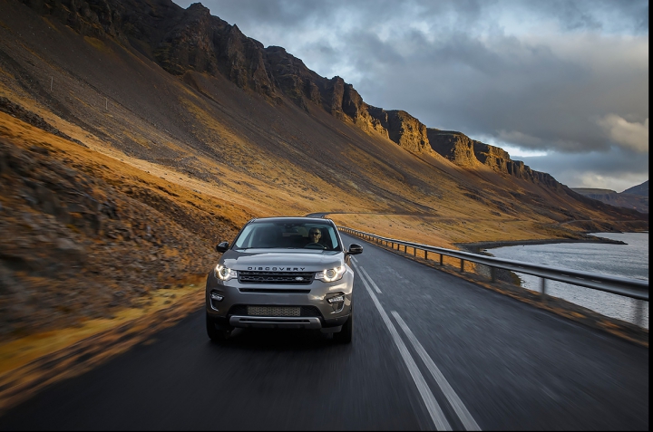 Noul Land Rover Discovery Sport – ultima generație de mașini universale de teren clasa premium, este acum prezent și în Moldova  