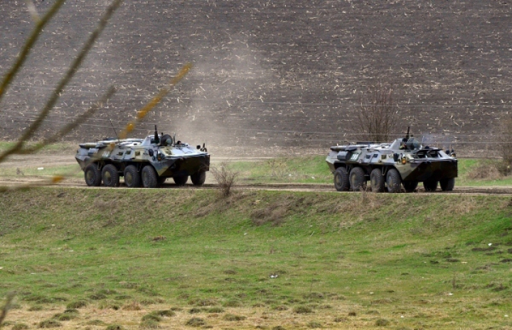 DRUM BLOCAT de militari lângă Chişinău! Explicaţia Armatei Naţionale (GALERIE FOTO/VIDEO)