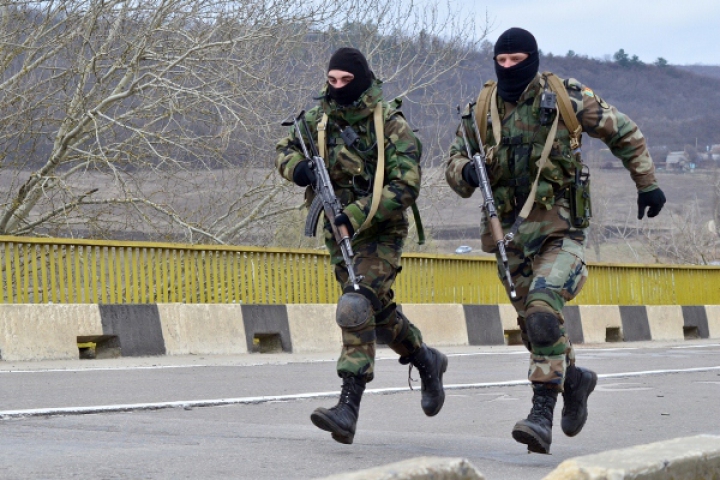 DRUM BLOCAT de militari lângă Chişinău! Explicaţia Armatei Naţionale (GALERIE FOTO/VIDEO)