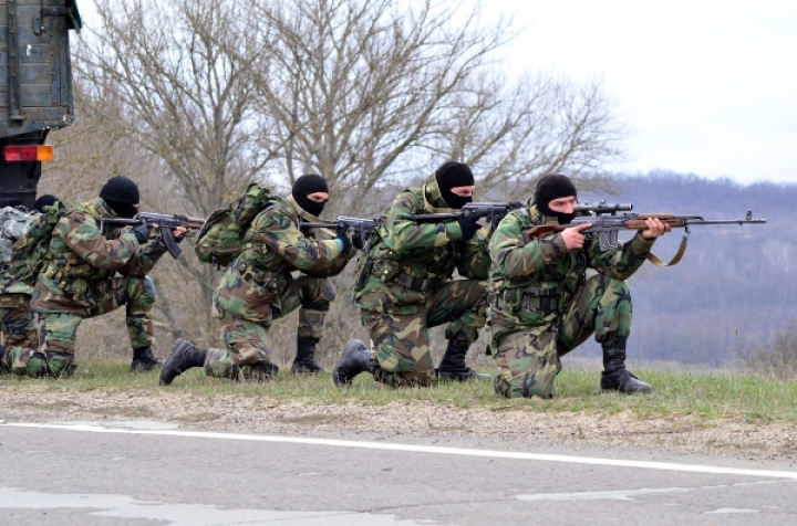 DRUM BLOCAT de militari lângă Chişinău! Explicaţia Armatei Naţionale (GALERIE FOTO/VIDEO)