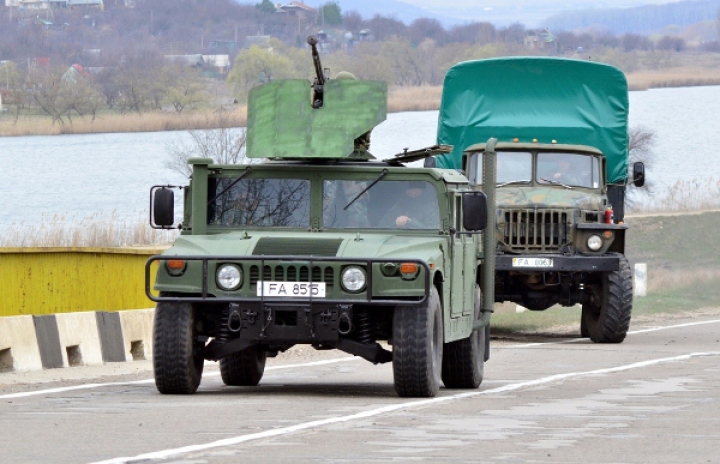 DRUM BLOCAT de militari lângă Chişinău! Explicaţia Armatei Naţionale (GALERIE FOTO/VIDEO)