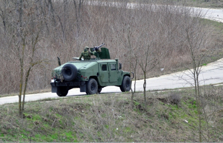 DRUM BLOCAT de militari lângă Chişinău! Explicaţia Armatei Naţionale (GALERIE FOTO/VIDEO)