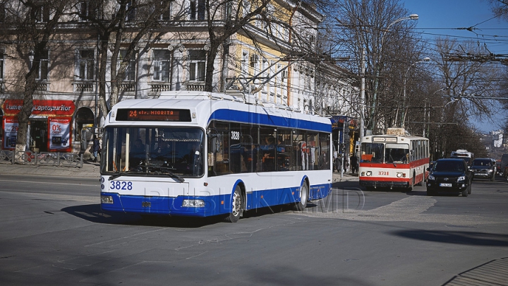 GHINION pentru doi şoferi de troleibuz. S-a întâmplat la un sens giratoriu (FOTO)