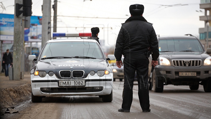 Fuga ruşinoasă, dar inutilă a unui tânăr din Chişinău. De ce îl bănuieşte poliţia