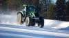 RECORD MONDIAL: 130 km/h pe zăpadă la volanul unui tractor (VIDEO)