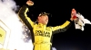 Matt Kenseth s-a impus în etapa a opta la NASCAR după nouă ore de condus