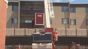 Operaţiune GREA în SUA. Un bărbat şi-a schimbat casa cu ajutorul pompierilor (VIDEO)