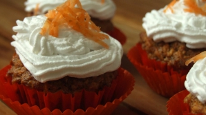 NO COMMENT! Cum să mănânci o brioşă ca un gentleman (VIDEO)