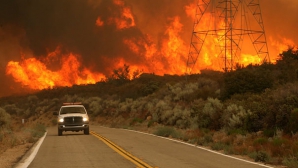 Sudul Californiei, cuprins de flăcări. Sute de familii au fost evacuate