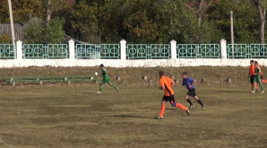 Metode inedite de mobilizare. Fotbaliştii de la Spicul Chişcăreni fac antrenamente ameţitoare (VIDEO)