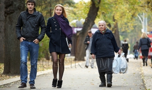 Rupţi din soare! Peste jumătate dintre moldoveni spun cu mândrie că sunt foarte frumoşi (VIDEO)