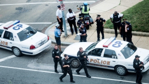 Focuri de armă la Washington. Poliţia a încercuit sediul Congresului  