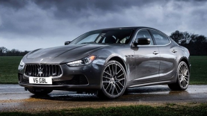 TEST EXTREM! O maşină de lux, pusă la grea încercare prin noroiul din Moldova (FOTO)