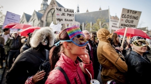 Prostituatele au ieșit la protest! Ce le nemulțumește pe doamnele de companie