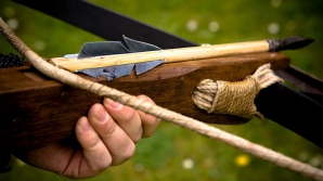 GROZĂVIE într-o şcoală din Barcelona. Un elev şi-a ucis profesorul cu o arbaletă