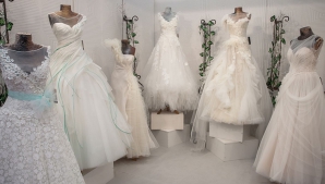 În căutarea rochiei perfecte! Viitoare mirese și miri au vizitat Târgul Nunților de la VATRA