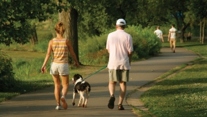 NO COMMENT! Stăpânul, scos la o plimbare de câinele său (VIDEO)