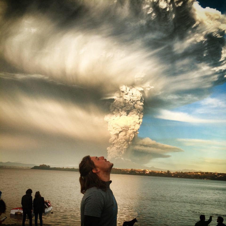 ALERTĂ în Chile. Erupţia NEAŞTEPTATĂ a unui vulcan, surprinsă de un moldovean (GALERIE FOTO)