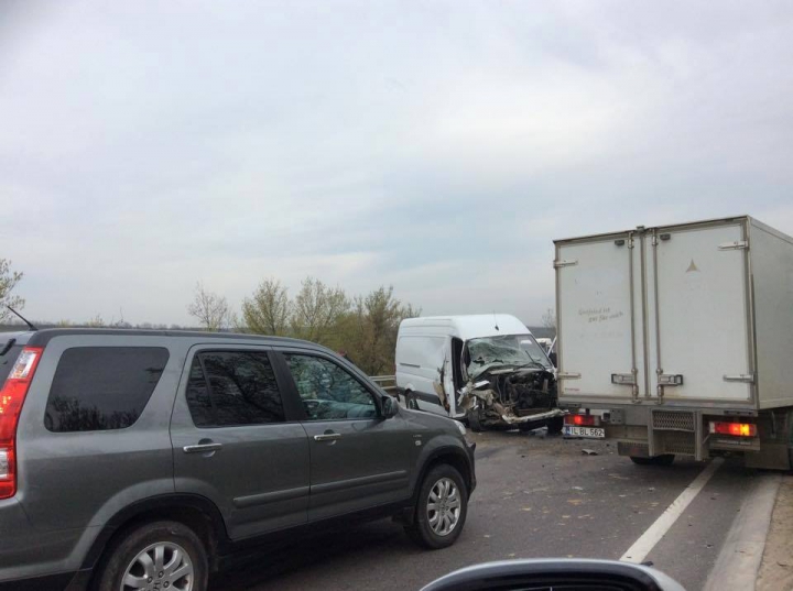 ACCIDENT GRAV: Porţiunea Chişinău-Orhei a fost blocată temporar (FOTO/VIDEO)