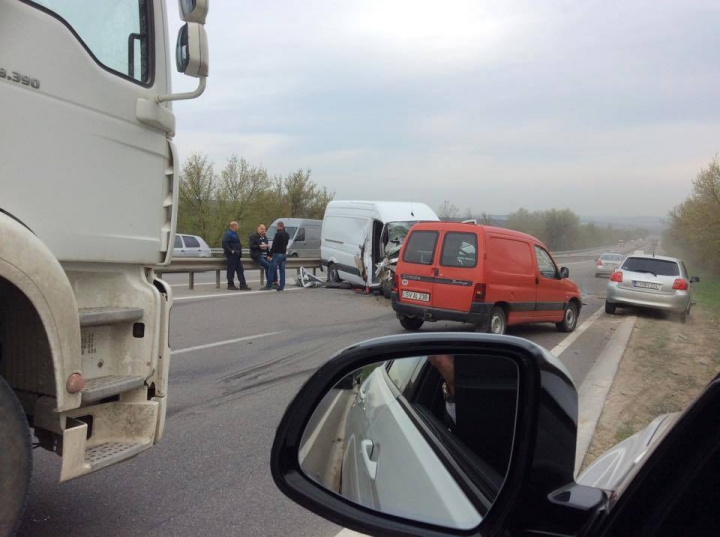 ACCIDENT GRAV: Porţiunea Chişinău-Orhei a fost blocată temporar (FOTO/VIDEO)