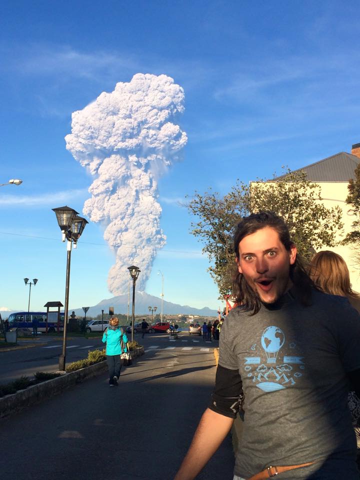 ALERTĂ în Chile. Erupţia NEAŞTEPTATĂ a unui vulcan, surprinsă de un moldovean (GALERIE FOTO)