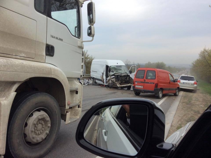 ACCIDENT GRAV: Porţiunea Chişinău-Orhei a fost blocată temporar (FOTO/VIDEO)