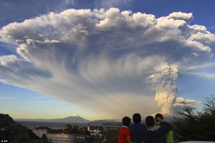 "Armageddon-ul" din Chile a motivat mii de oameni să posteze pe Internet imagini SPECTACULOASE