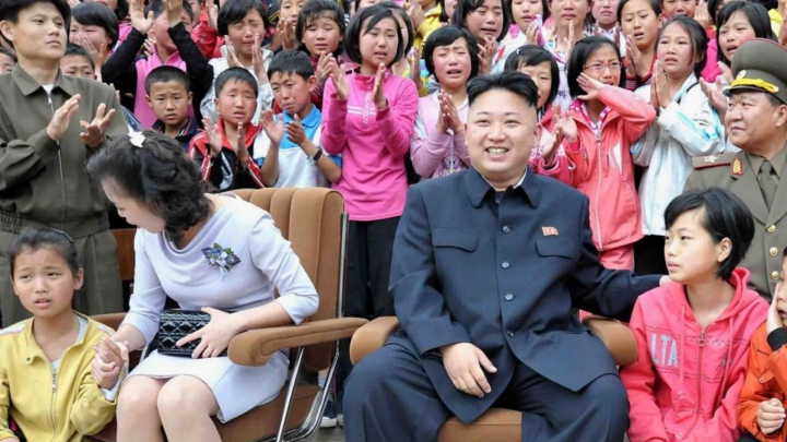 SENZAŢIE pentru presa internaţională! Femeia lui Kim Jong-un a apărut în public (FOTO)