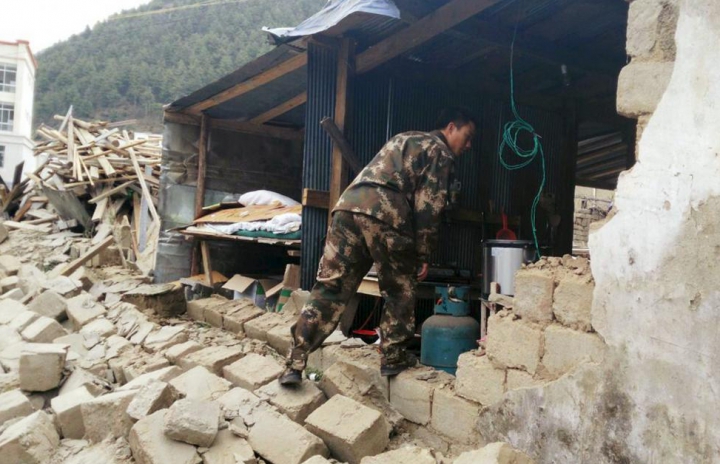 CUTREMURĂTOR! Seismul din Nepal a lăsat în urmă sute de case ruinate și mii de vieți distruse (FOTO)