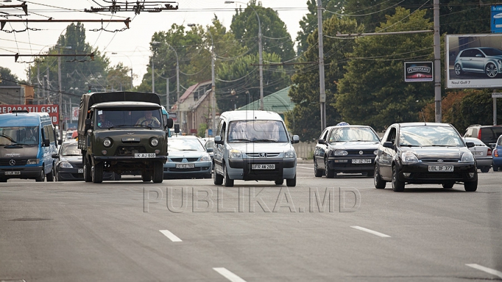 Arta personalizării! Numere de înmatriculare "pascale" la o maşină din Moldova (FOTO)