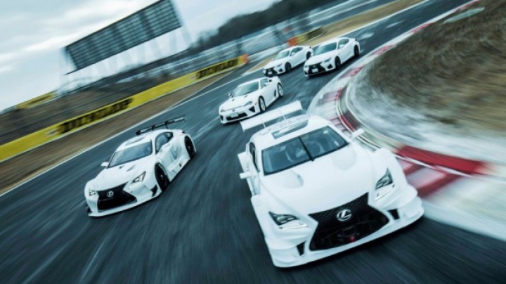 Lexus ne arată dansul modelelor F pe circuitul Fuji Speedway (VIDEO)